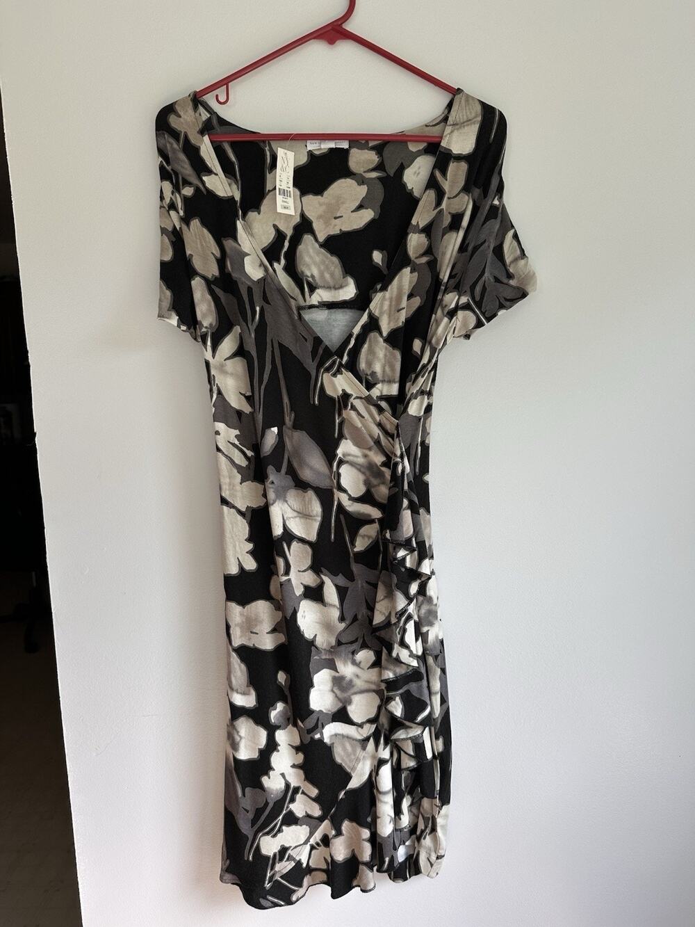 New York And Co Size Small NEW Floral Wrap Style Dress All Over Stretch Knit